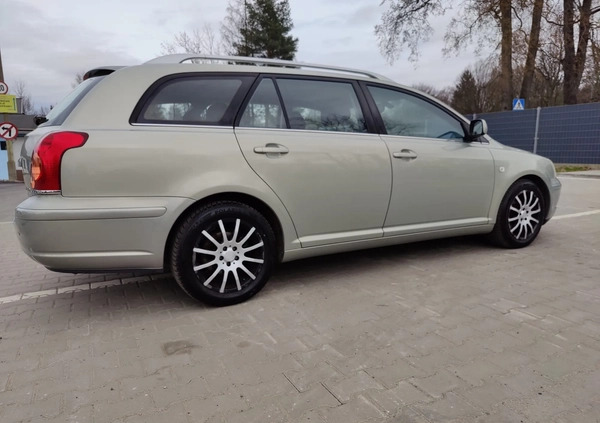 Toyota Avensis cena 15900 przebieg: 220000, rok produkcji 2005 z Góra małe 154